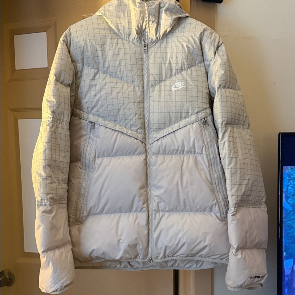 Nike Light Gray Quilted Puffer Jacket, SHORM FIT